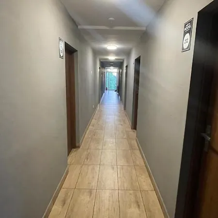 & Genery ホステル