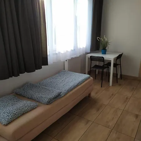 & Genery ホステル