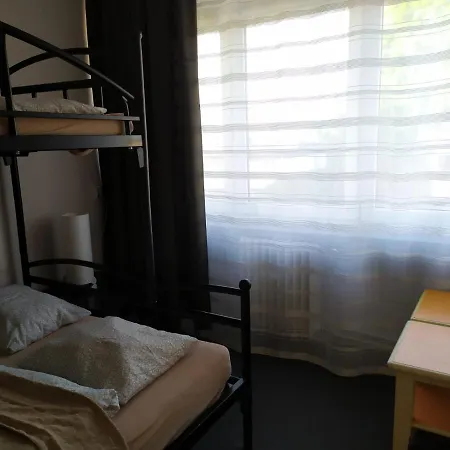 & Genery ホステル