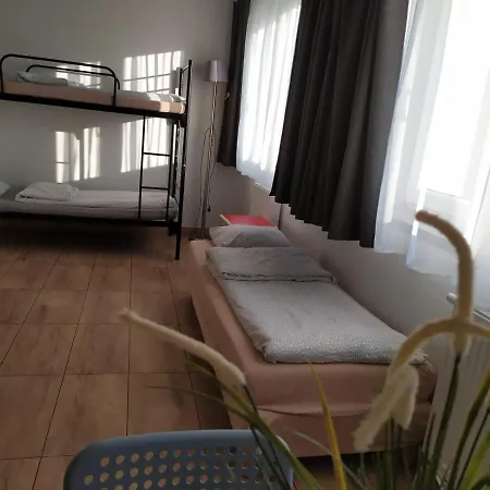 & Genery Hostel *