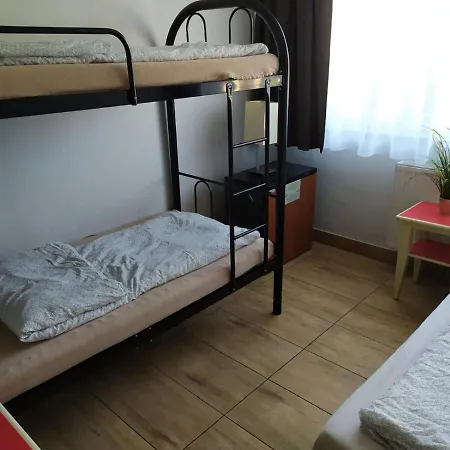 & Genery Hostel *