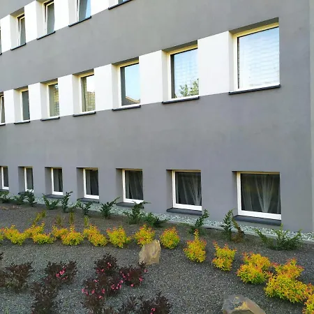 & Genery ホステル